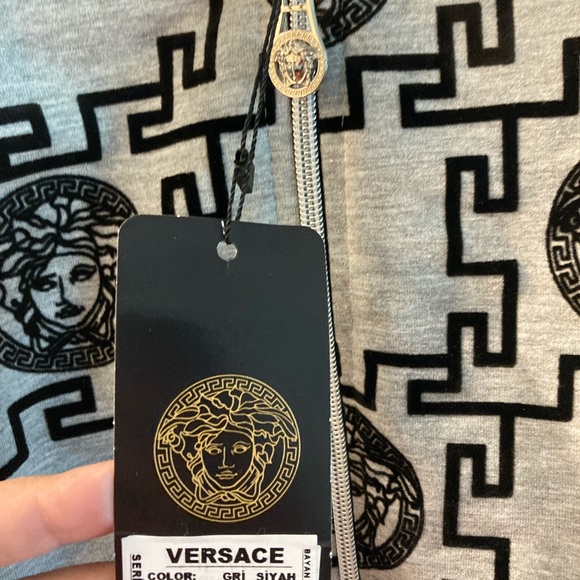 Nice track suit - Picture 3 of 9